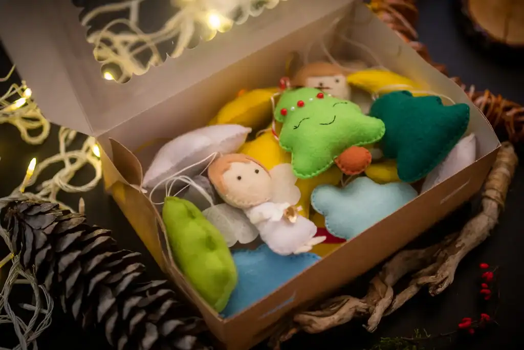 felt-toys-2024-12-07-01-48-56-utc
