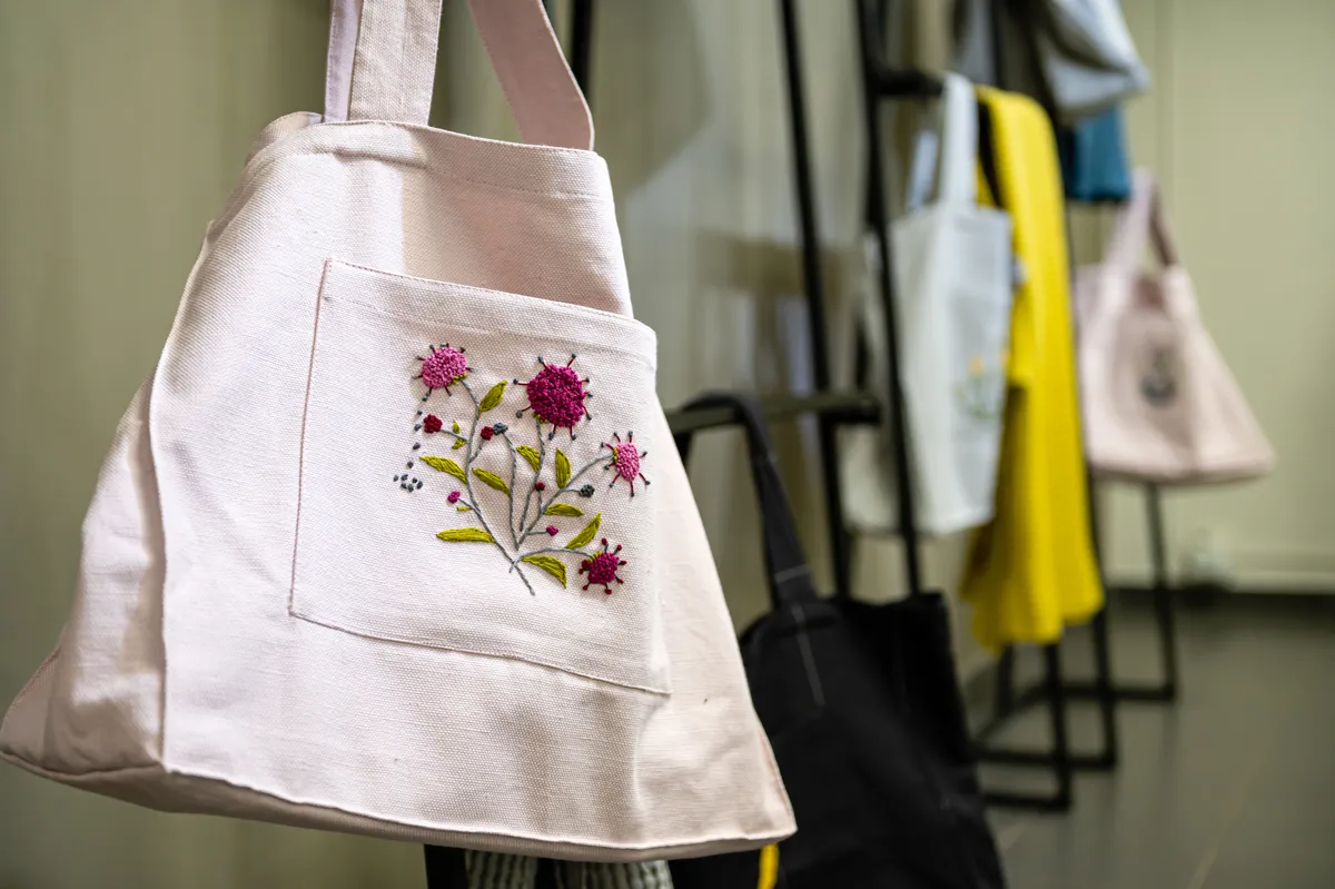 unique-embroidered-bags-displayed-in-a-workshop-en-2025-05-22-23-36-26-utc